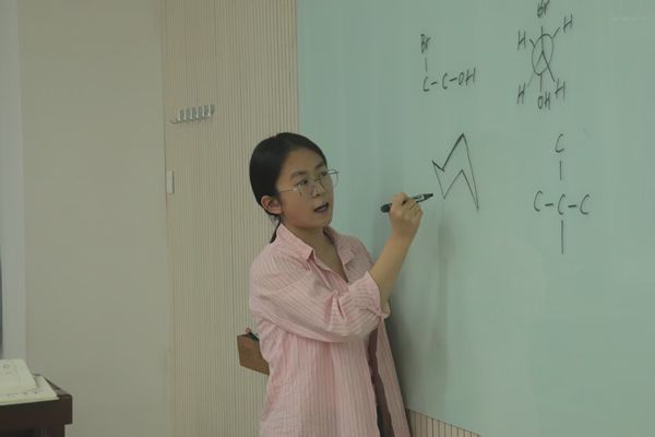 图三 学姐进行解题思路分享.jpg