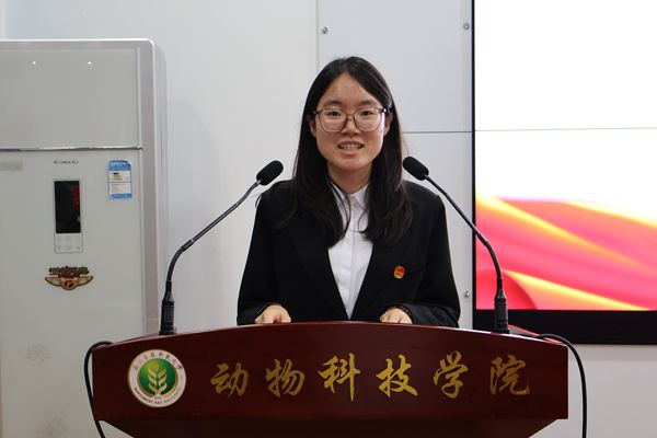 图五  “爱心实践先进个人”成长汇报.JPG